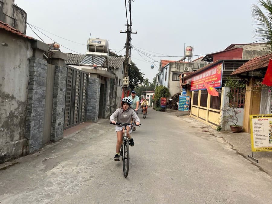 Time-Traveling on Two Wheels: The Ultimate Guide to a Duong Lam Village Cycling Tour